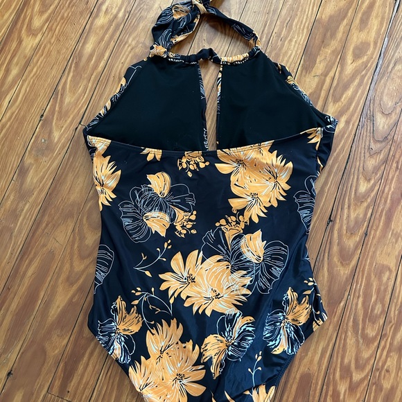 2BPRITY One Piece Black & Floral Swimsuit size L - Picture 3 of 5